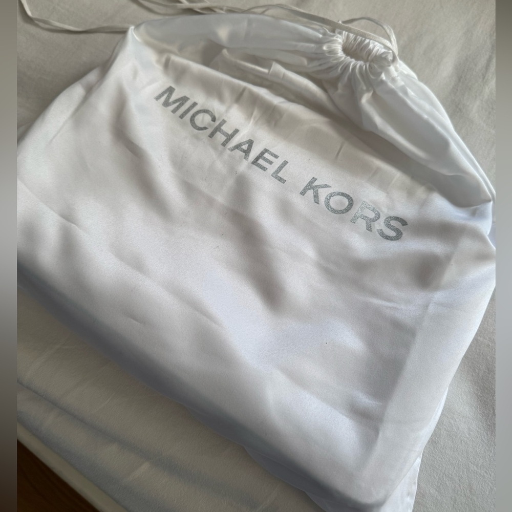 NWOT Michael Kors Berkley Legacy leather clutch bag - Picture 7 of 7